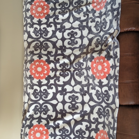 Soft Plush Cozy Blanket Throw 49.5" x 67" White Gray Coral - Picture 2 of 8